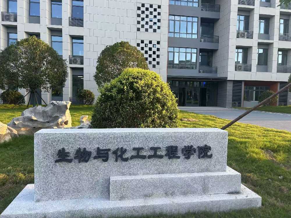 复兴区扬州职业大学体育场高杆灯项目